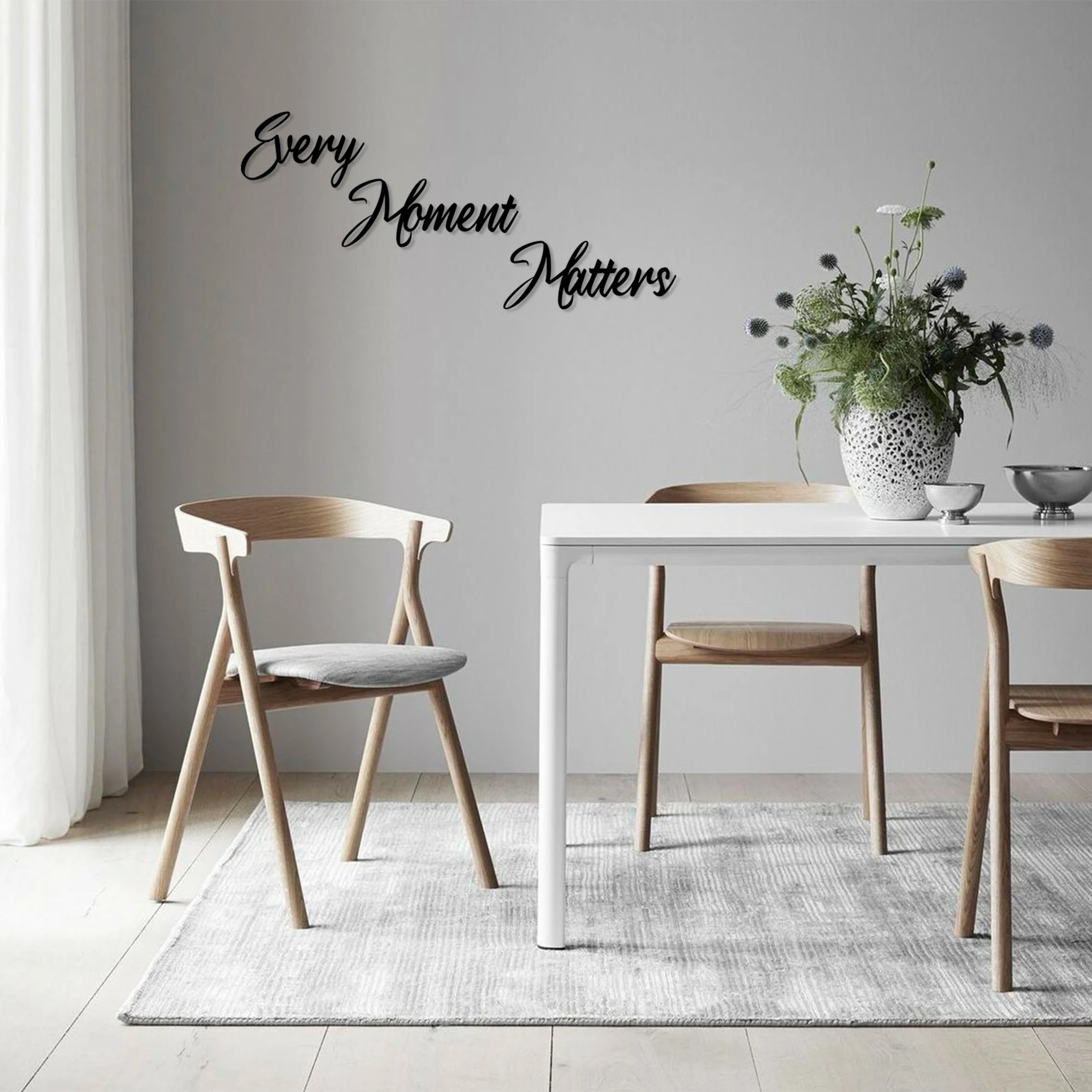 Aksesor dekorativ muri prej druri, Every Moment Matters, ngjyrë e zezë