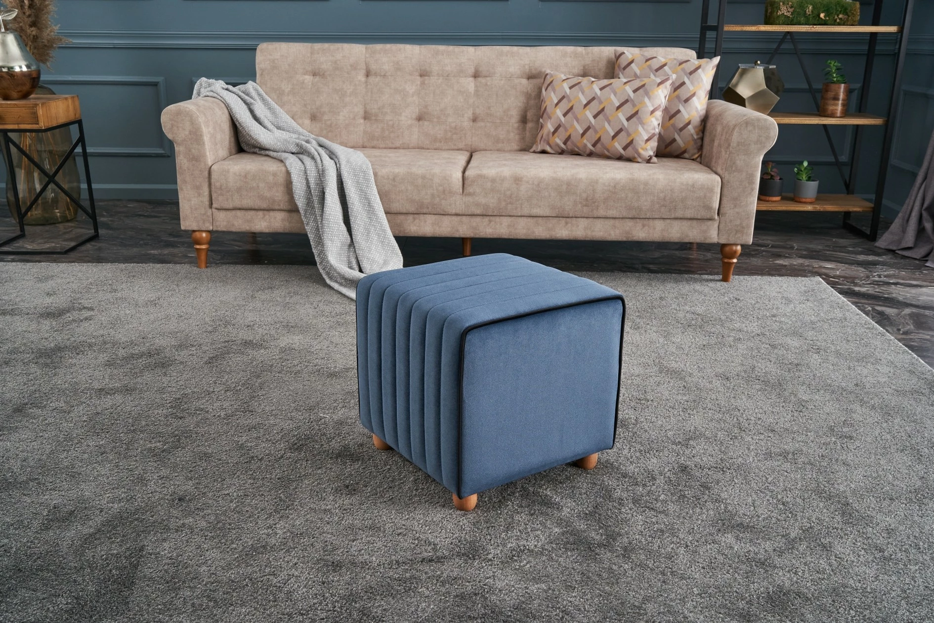 Puf Mona, kadife blu, Atelier del Sofa