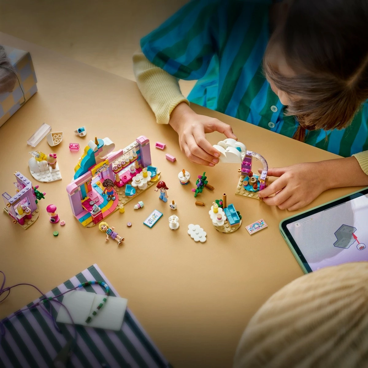 Set blloqe ndërtimi, LEGO Friends, 42684 Unicorn Cafe, 475 copë, 6+