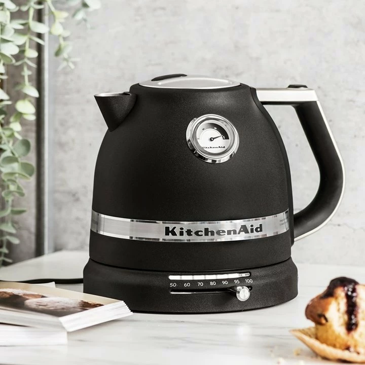 Bollitore elektrike KitchenAid Artisan 5KEK1522EBK 1.5L 2400W me kontroll temperature, e zezë