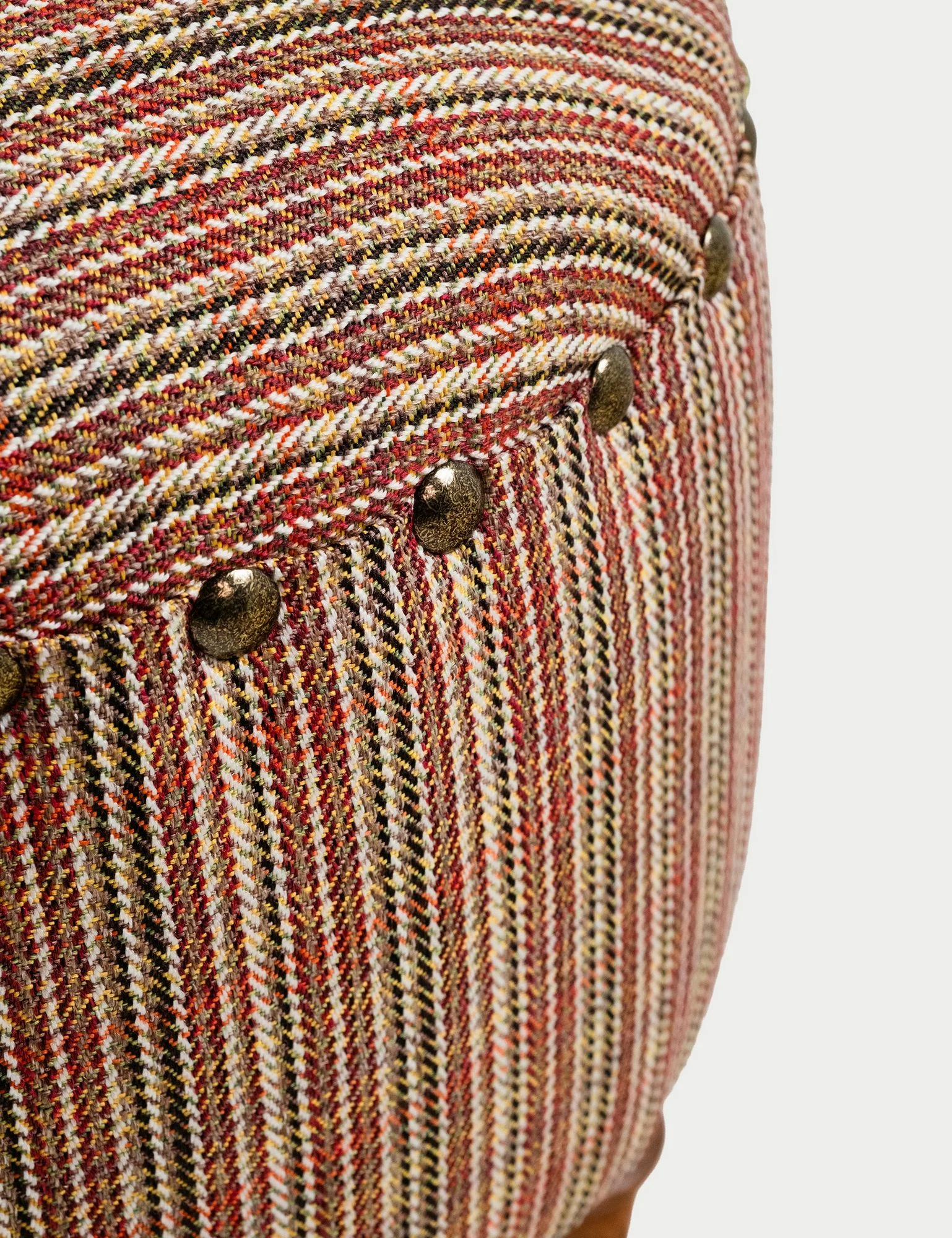 Tufet Saga Nostajik, multingjyrësh, këmbë arre, Atelier del Sofa