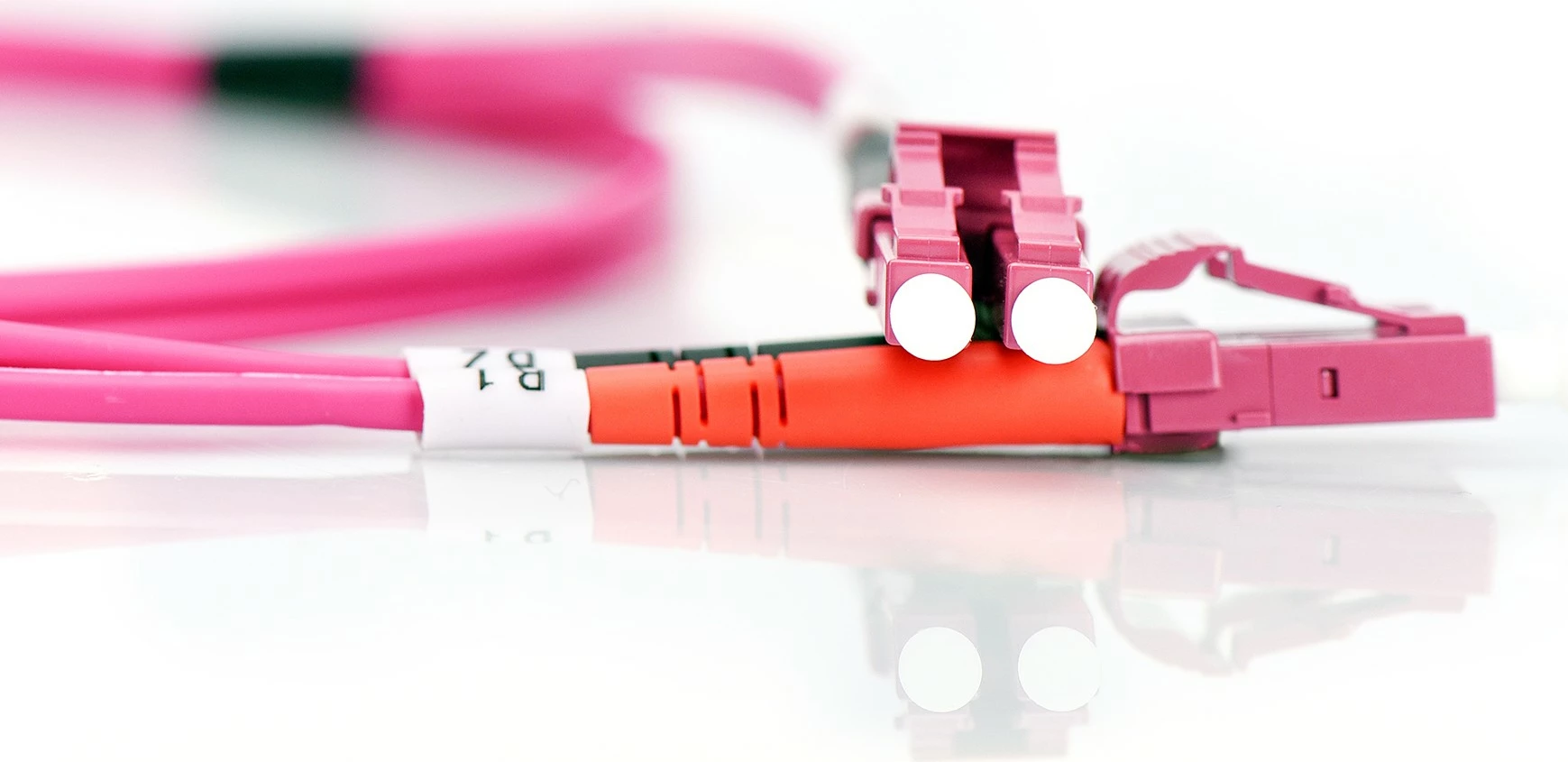 Kabëll optik Digitus Fiber Optic Multimode Patchcord, OM4, LC / LC, 3 m, Violet