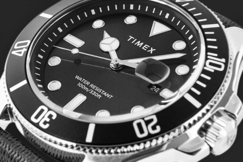 Orë dore për meshkuj Timex, e zezë