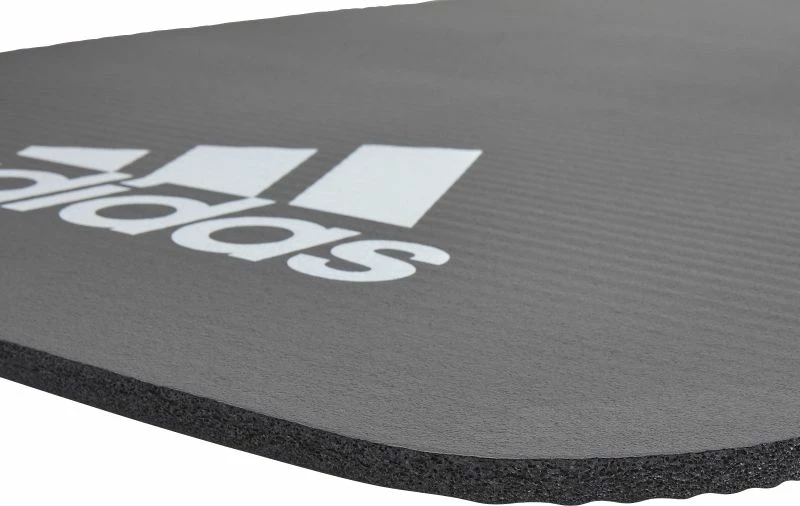 Tapi për stërvitje adidas, i zi