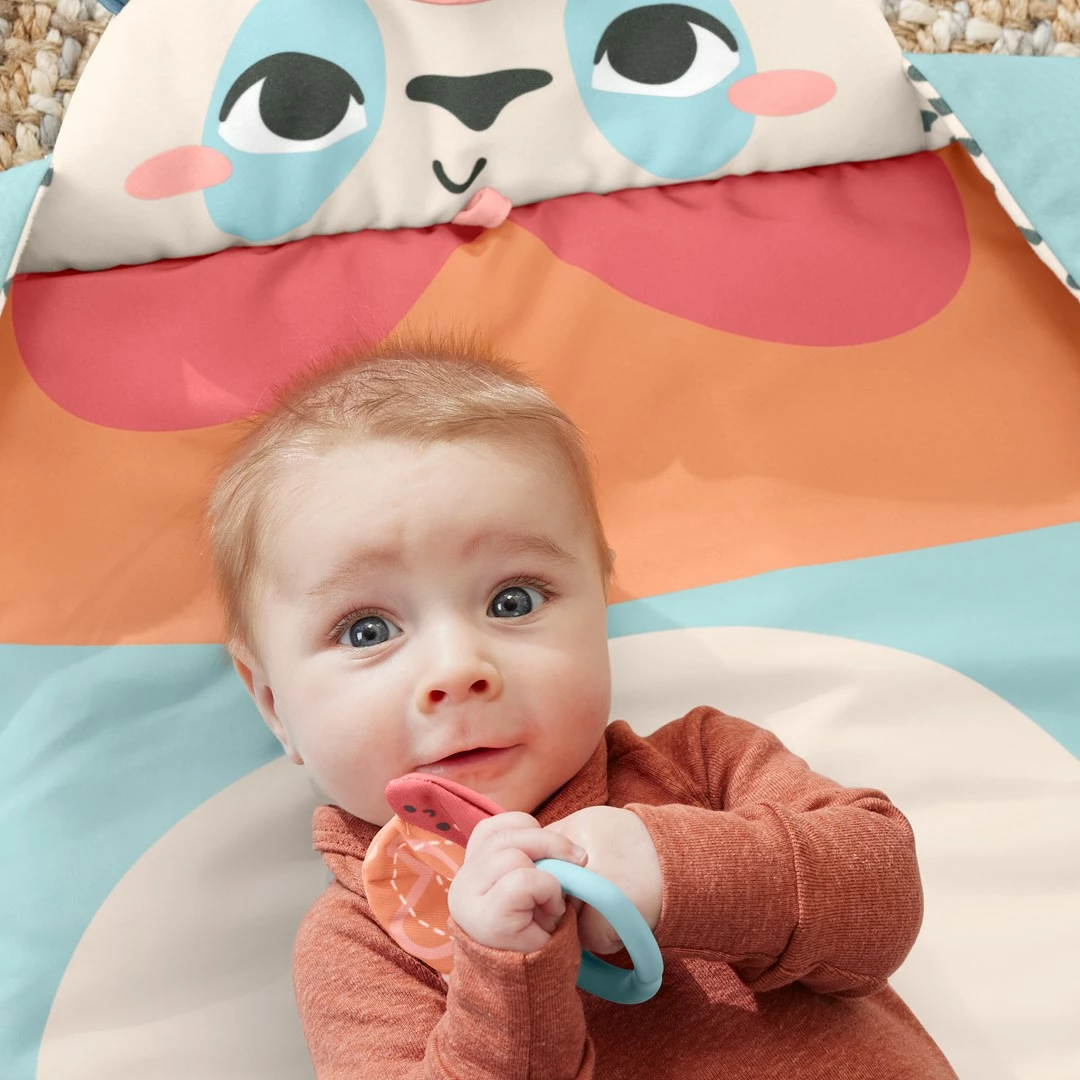 Tapet aktiviteti për foshnje Fisher-Price Planet Friends Roly-Poly Panda me 2 lodra, shumëngjyrësh