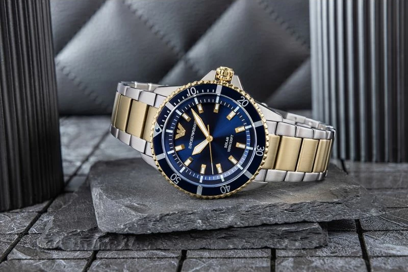 Orë dore meshkuj Emporio Armani World Explorer AR11738, dyngjyrëshe