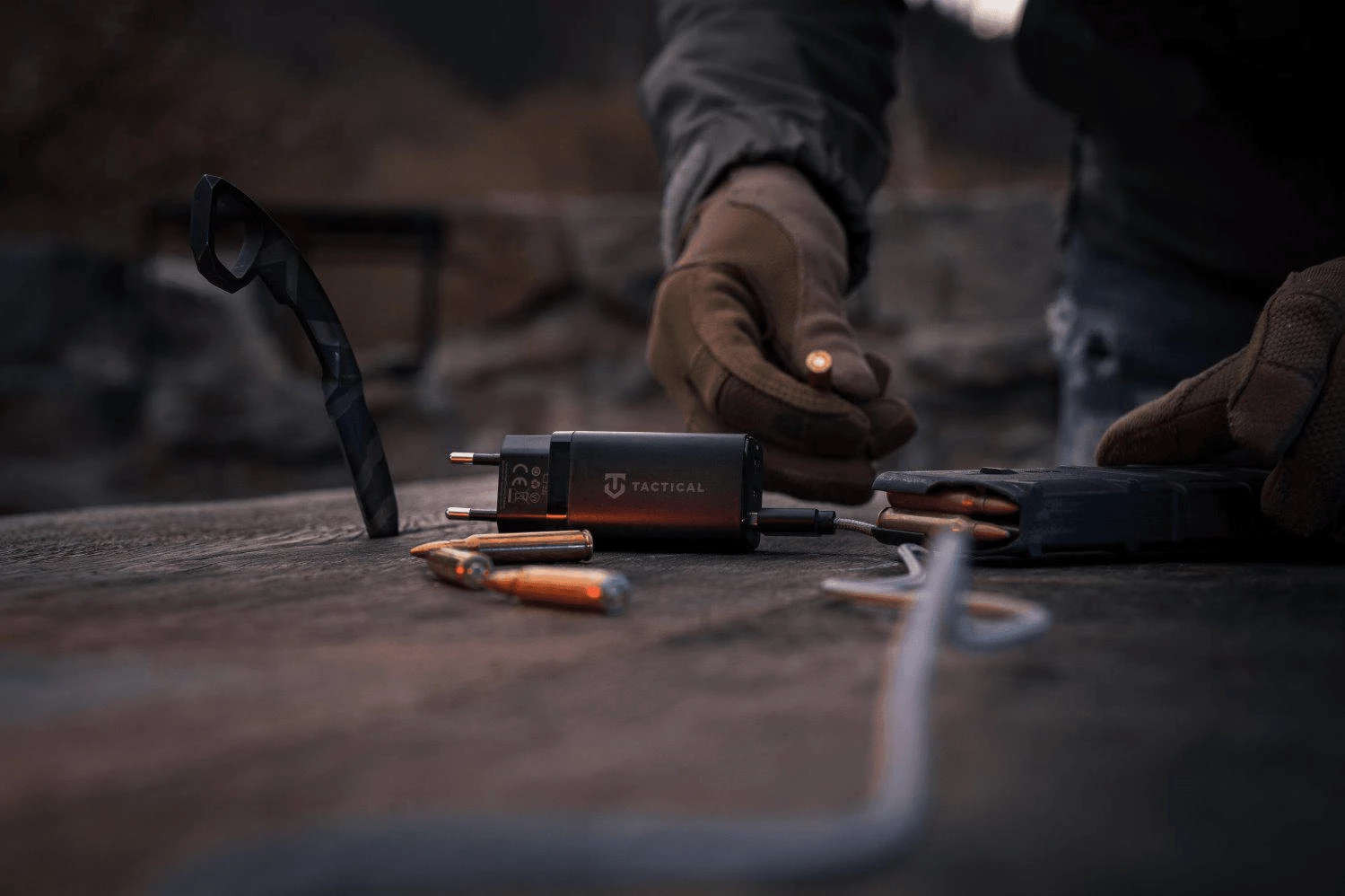 Karikues shtëpie Tactical FlashBang GaN MPN 19741, 65W, 2x USB-C + 1x USB-A, QC/PD, EU blister, zi