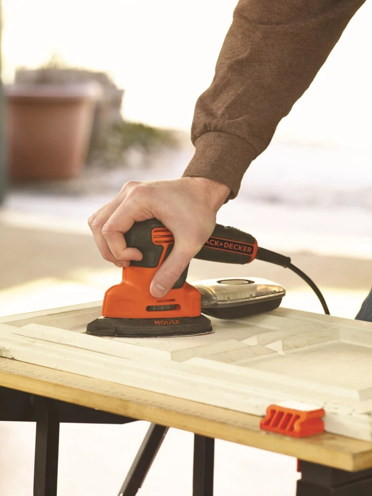 Lëmues vibrues (Mouse) Black&Decker KA2000 120 W, set me letra lëmimi e çantë, e zezë
