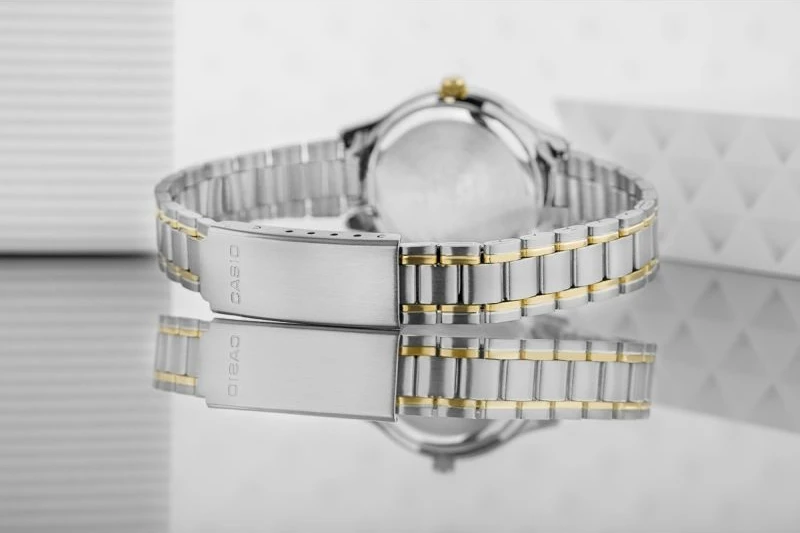 Orë dore për femra Casio, argjend e ar