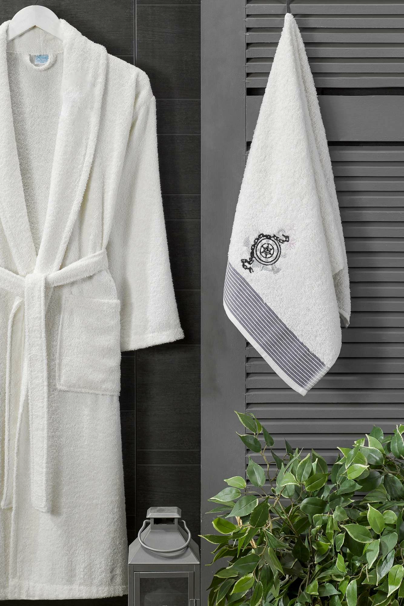 Set për meshkuj, robdeshan dhe peshqir, krem, Mijolnir, Cora