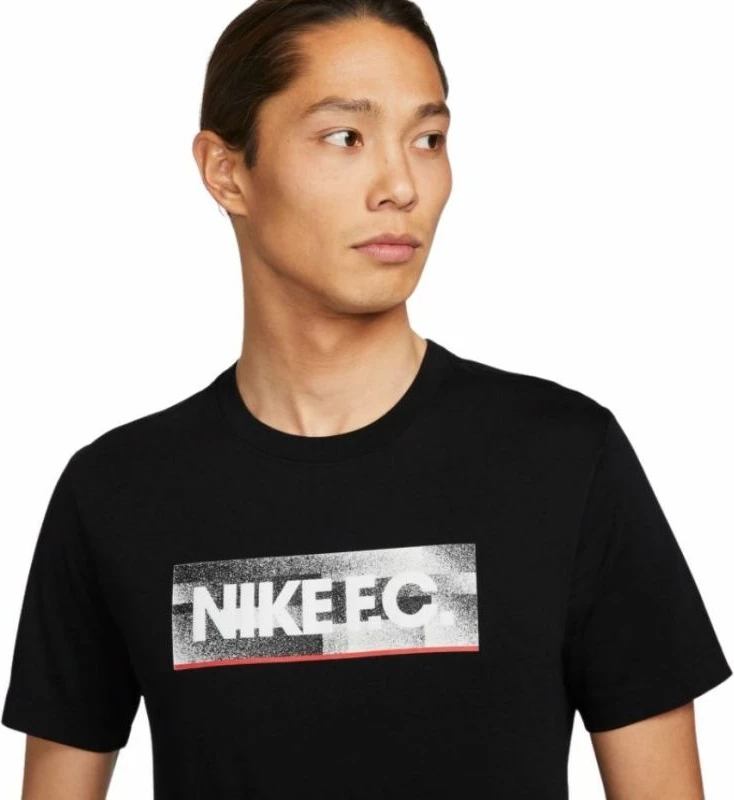 Maicë Nike për meshkuj, e zezë