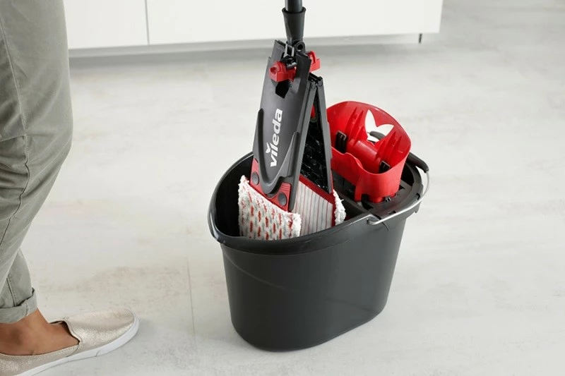 Set mop Vileda UltraMax BOX XL me kove dhe shtrydhëse, i zi/kuq