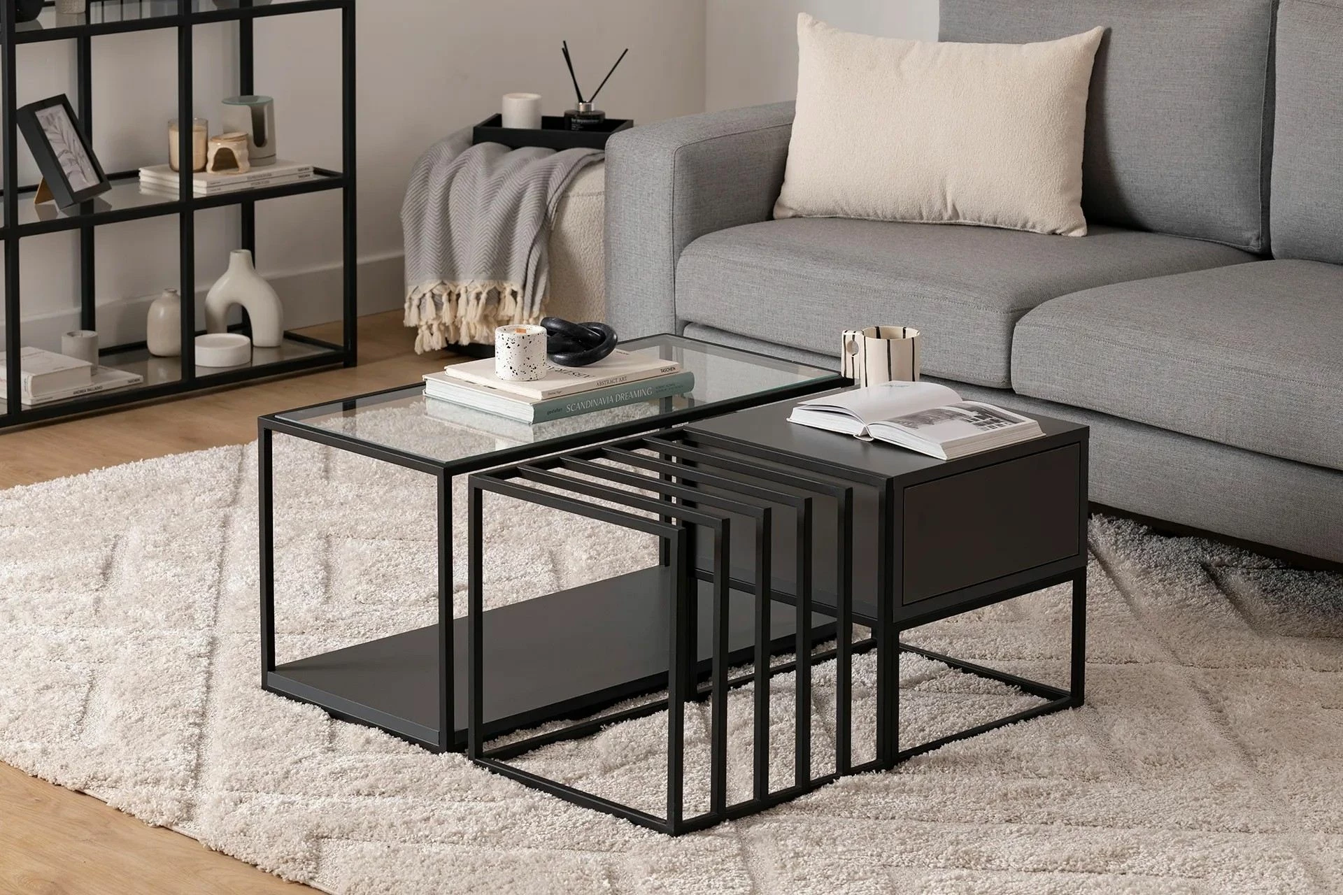 Tavolinë kafeje Charlotte, Skye Decor, ngjyrë e zezë