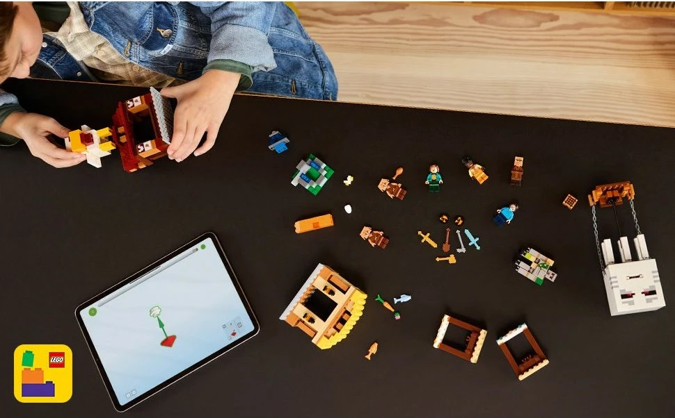 Set ndërtimi LEGO The Ghast Balloon Village Attack, 555 pjesë, plastikë, shumëngjyrësh