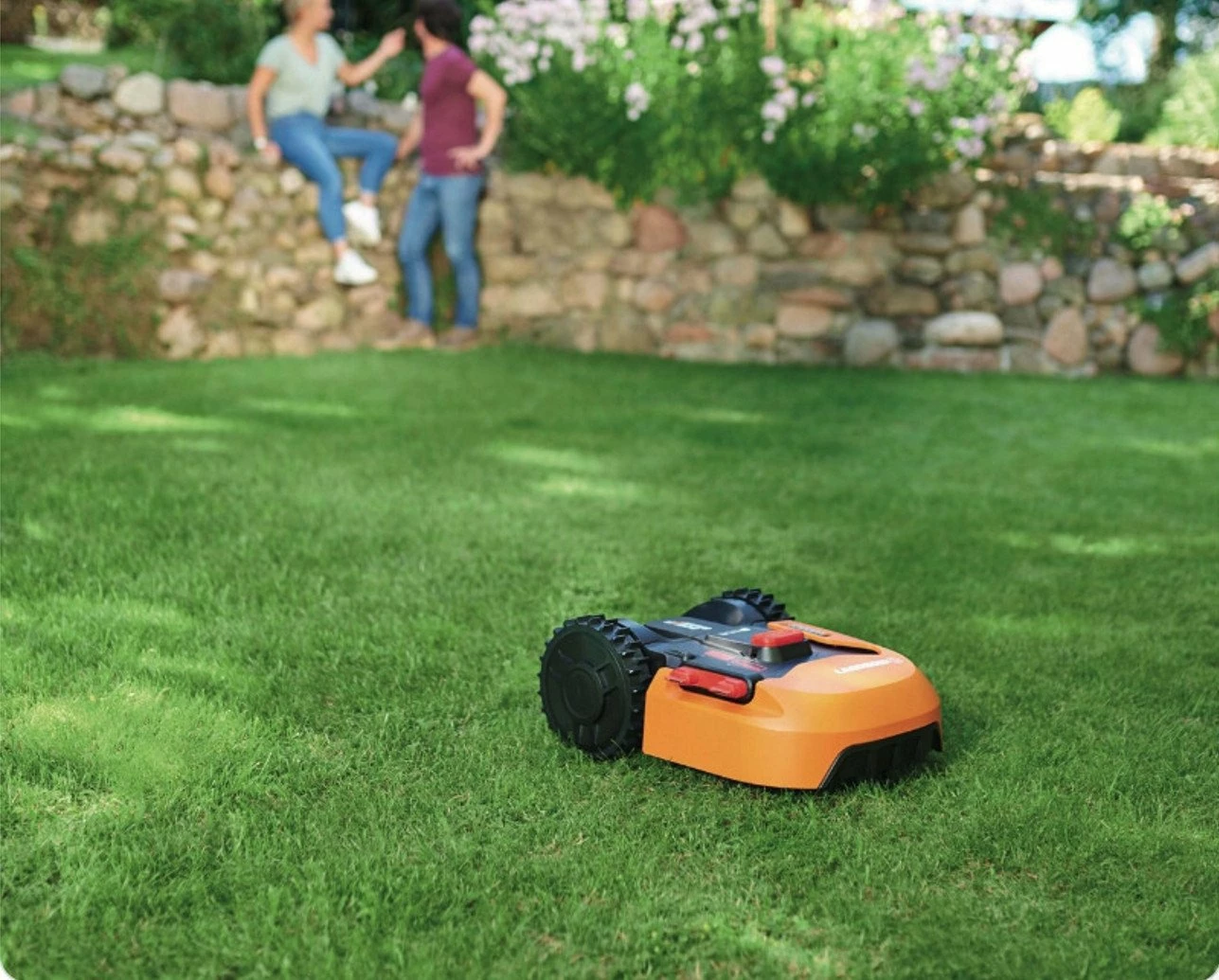 Robot kositës bari Worx Landroid S250 WR168E, 250 m², bateri 2 Ah, Wi‑Fi/Bluetooth, portokalli/zi