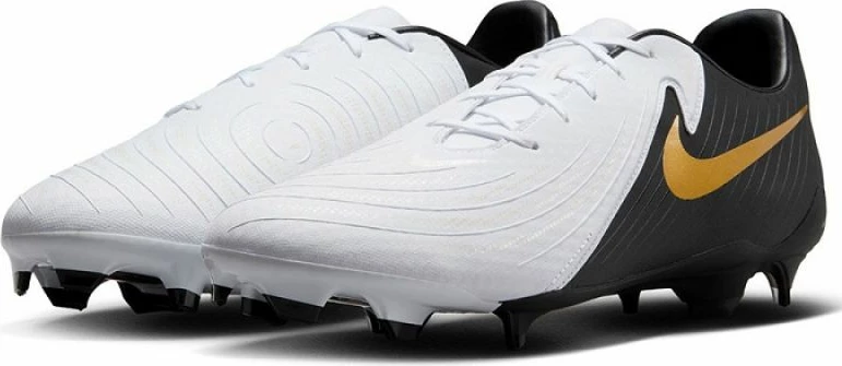 Atlete futbolli Nike për meshkuj, të bardha e të zeza