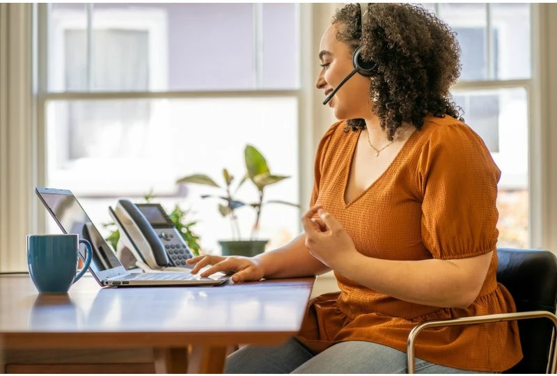 Headset Microsoft POLY Voyager 4320 me BT700, e zezë