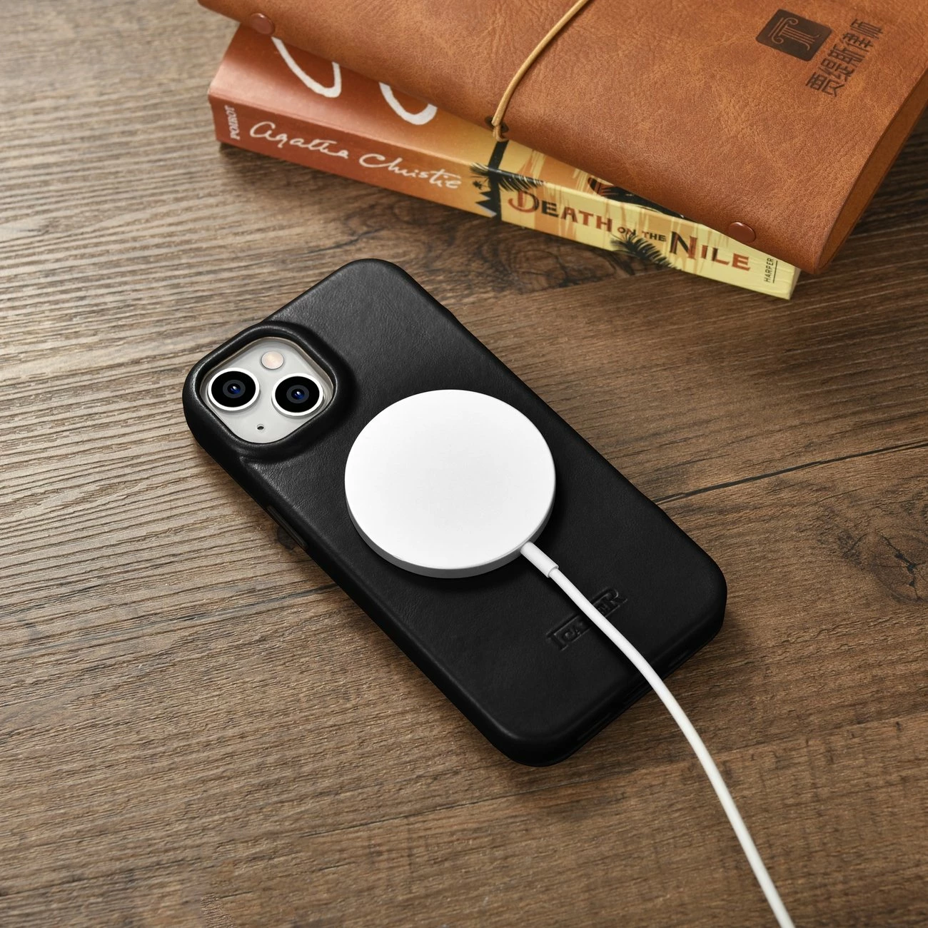 Mbështjellës iCarer Oil Wax Premium Leather Folio për iPhone 14 Plus, MagSafe, i zi