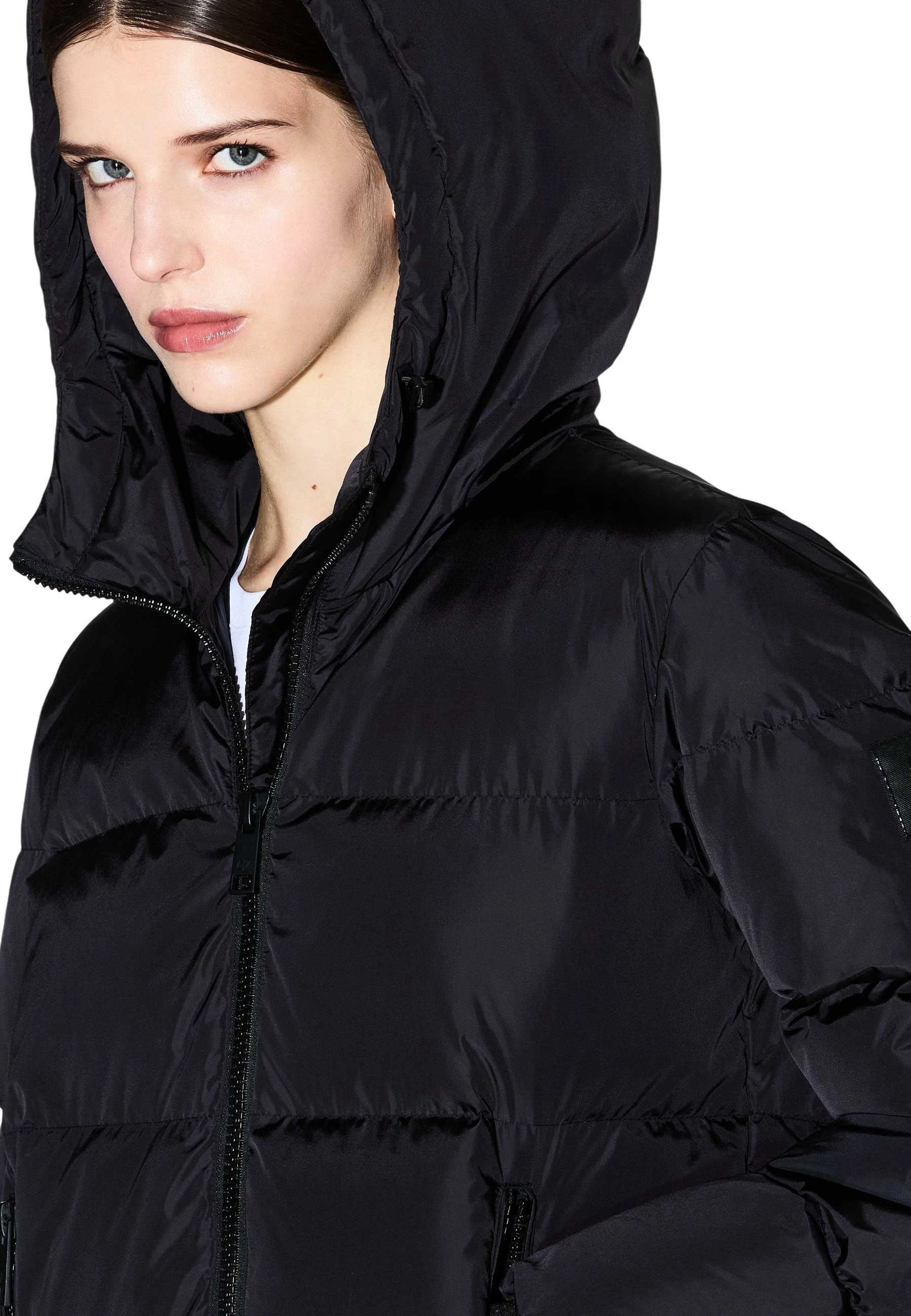 Jakne me pupla Armani Exchange XW000251 AF12286 për femra, e zezë [Madhësia: M]