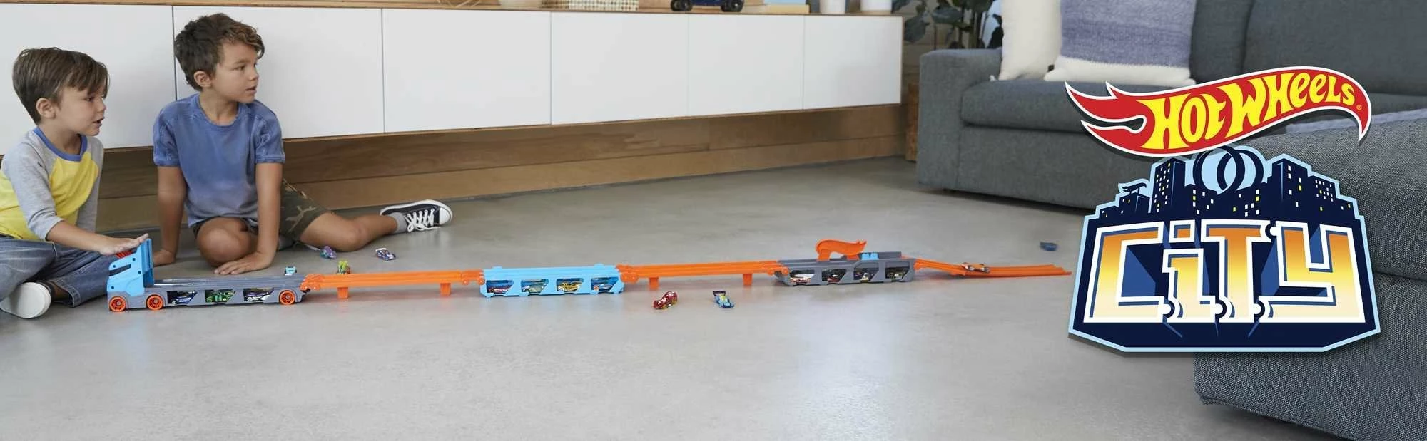 Transportues/pistë garash Hot Wheels City Racing Transporter 2-in-1 GVG37, shkallë 1:64, pistë 1.8 m, mban 20+ makina, set me 3 makina, blu