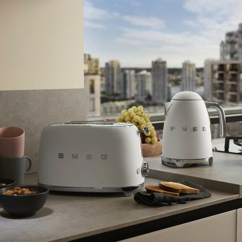 Çajnik elektrik Smeg KLF03WHMEU, i bardhë mat