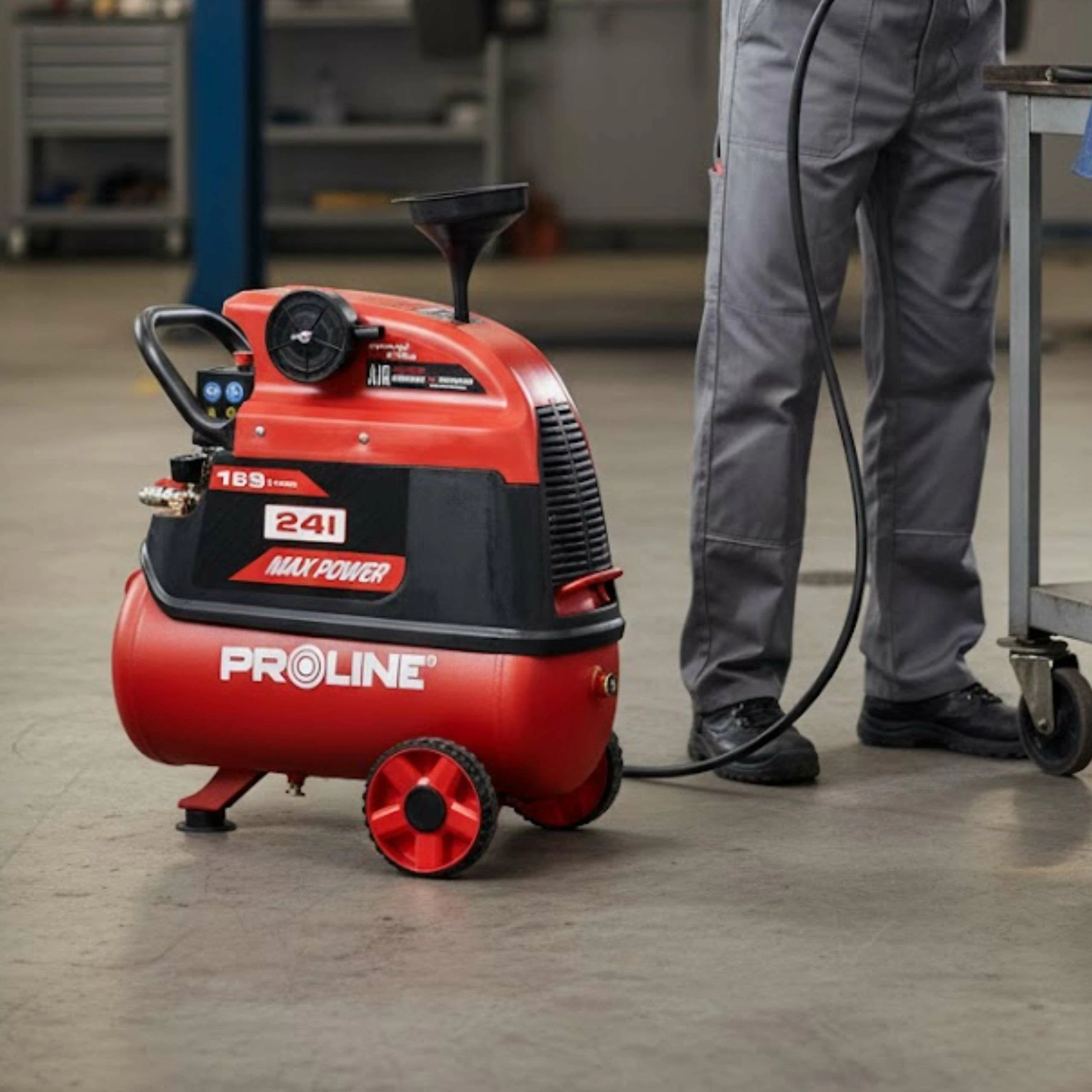 Kompresor ajri me vaj PROLINE P200001 24L 1500W/2HP 8 bar 169 l/min, set me aksesorë