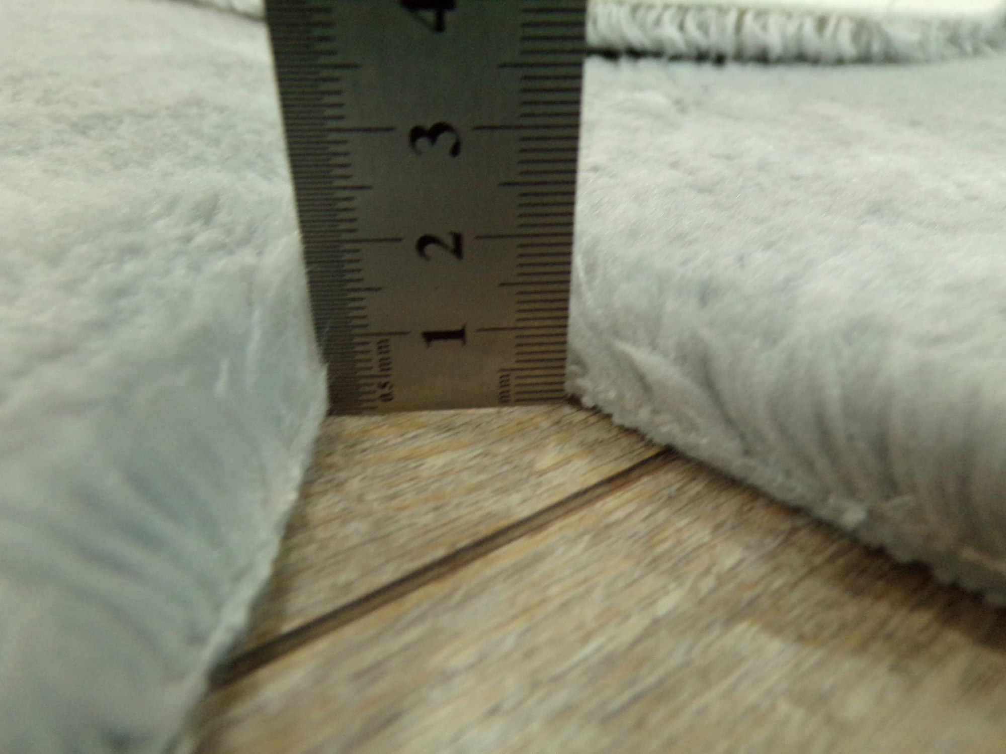 Qilim Daisy Plush, ngjyrë gri e çelët, 120x120cm