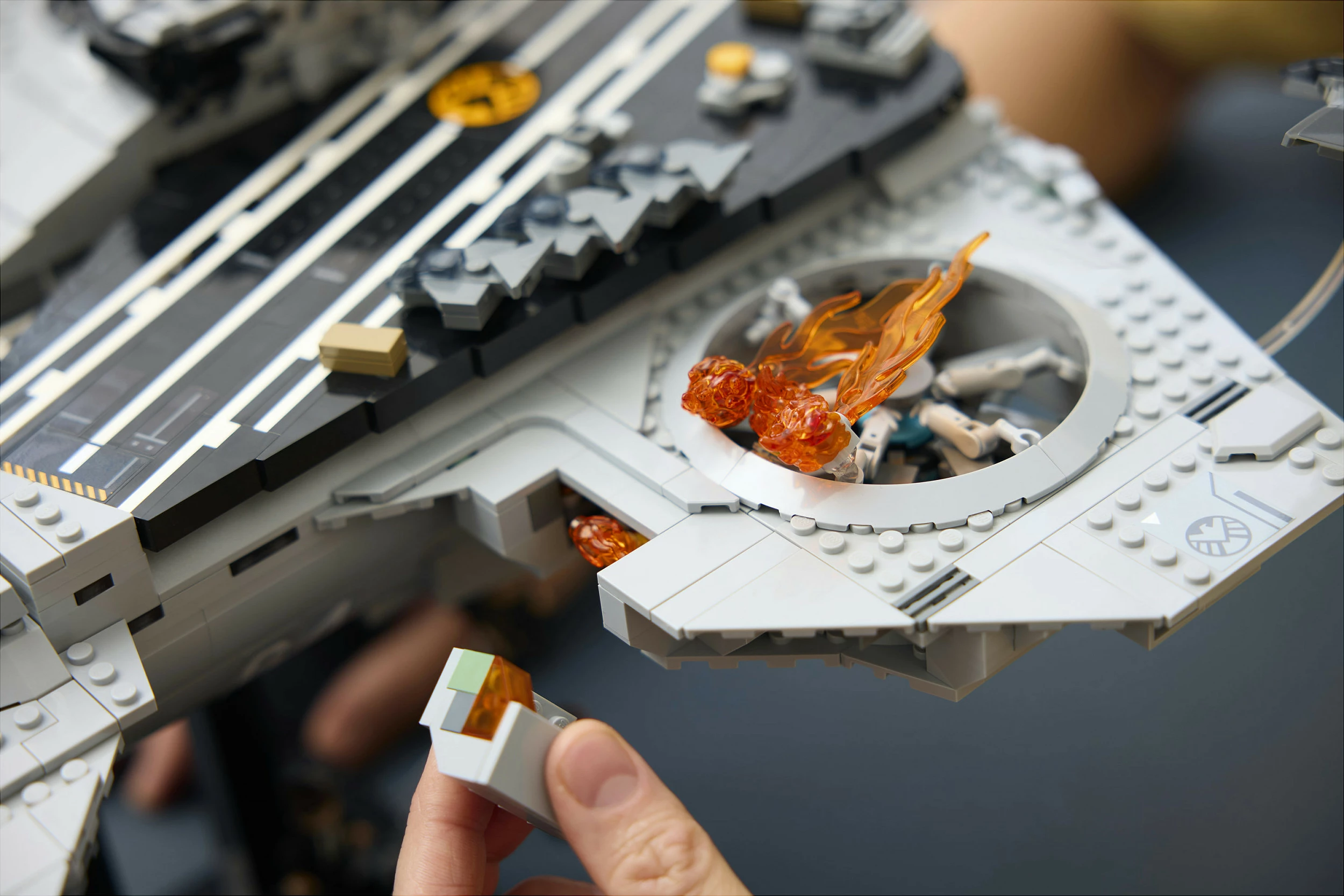 Set ndërtimi LEGO Marvel 76354 S.H.I.E.L.D. Helicarrier, 3057 copa, Multicolor