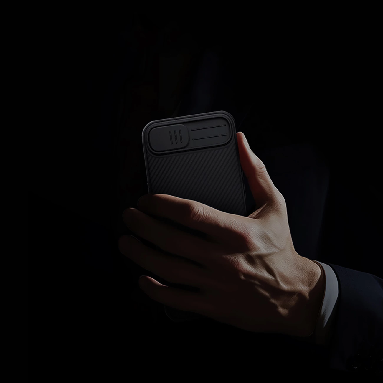 Mbështjellës Nillkin CamShield Pro Magnetic për iPhone 16e, i zi