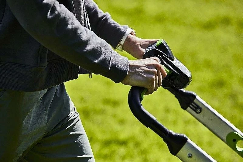 Kositëse bari me bateri Greenworks GD60LM51SP 60V, 51 cm, me vetëlëvizje, kosh 55 L, pa bateri, jeshile/zezë