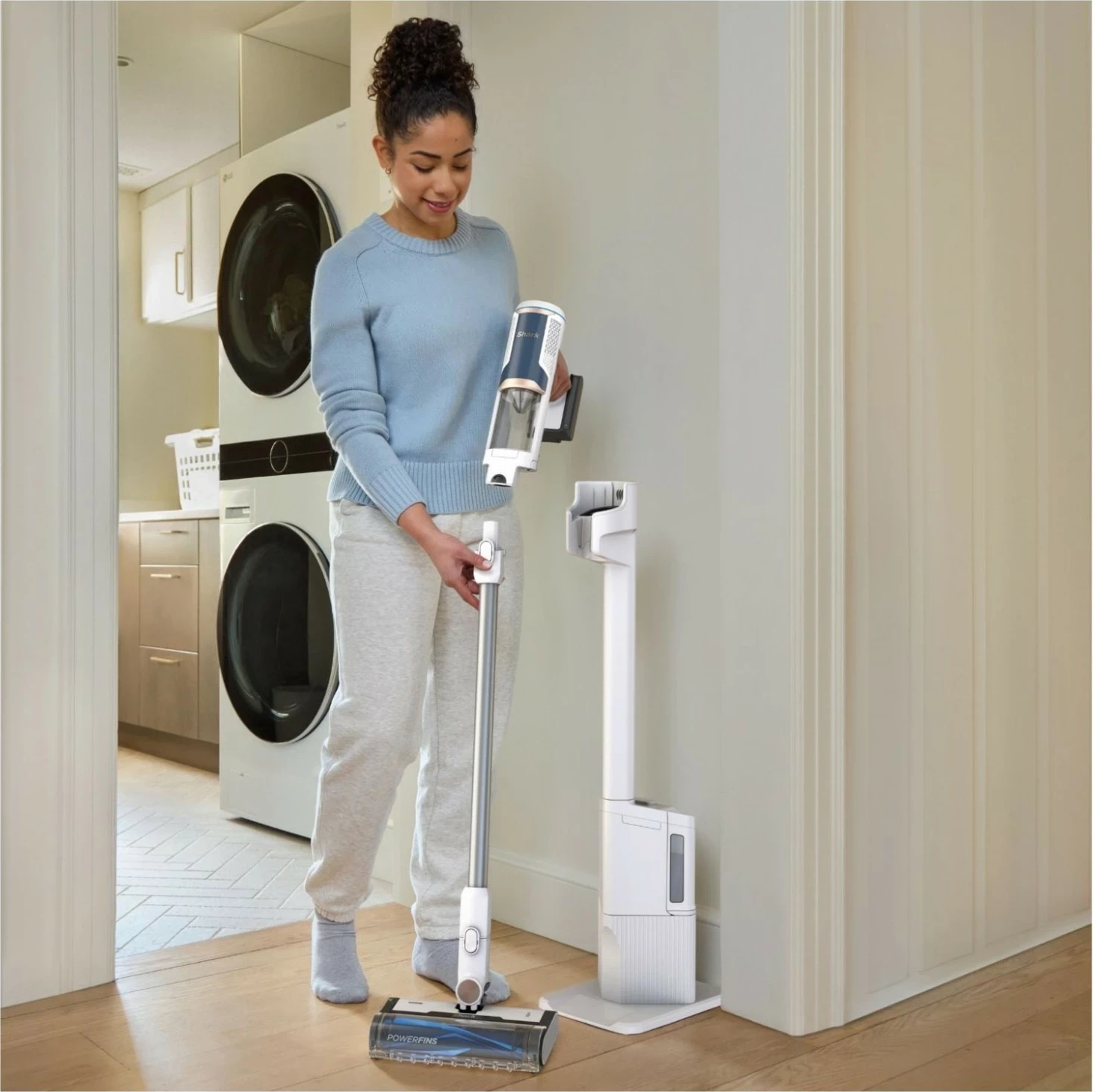 Fshesë pa kabllo Shark BU3521EU, 3 shpejtësi, kapacitet 0.42L, e bardhë