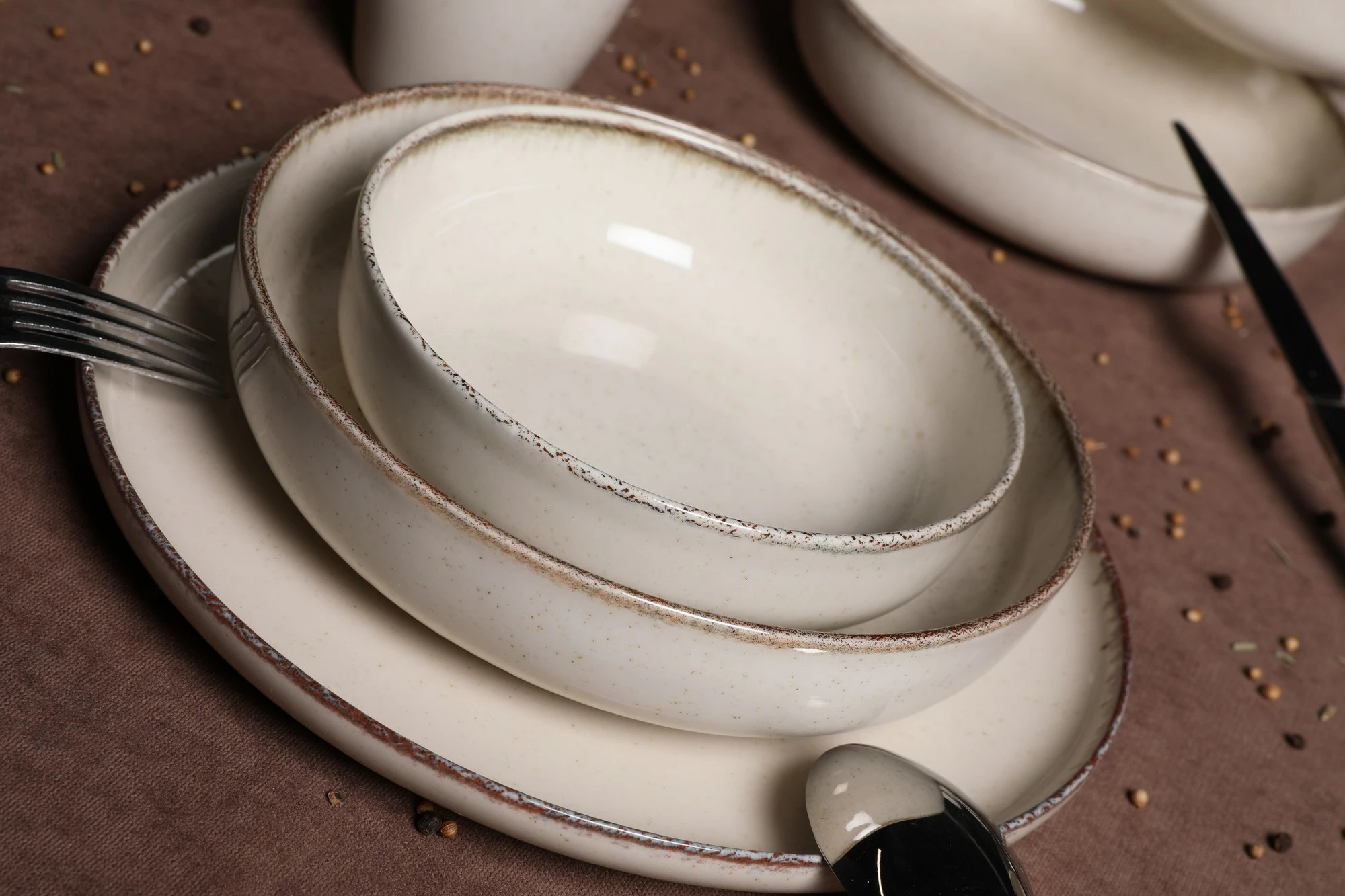 Set enësh për drekë (16 copë), Hermia Concept, MOD16Y2730P02, ngjyrë krem