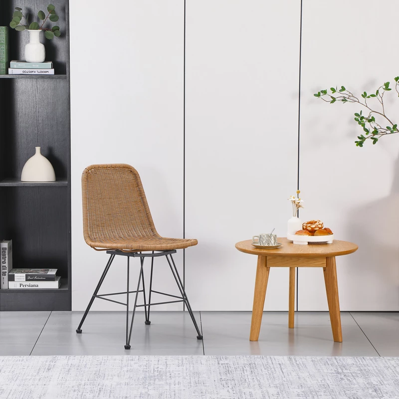 Karrige pe rattan, ngjyrë natyrale, këmbë metali të zeza, 44x58x82cm
