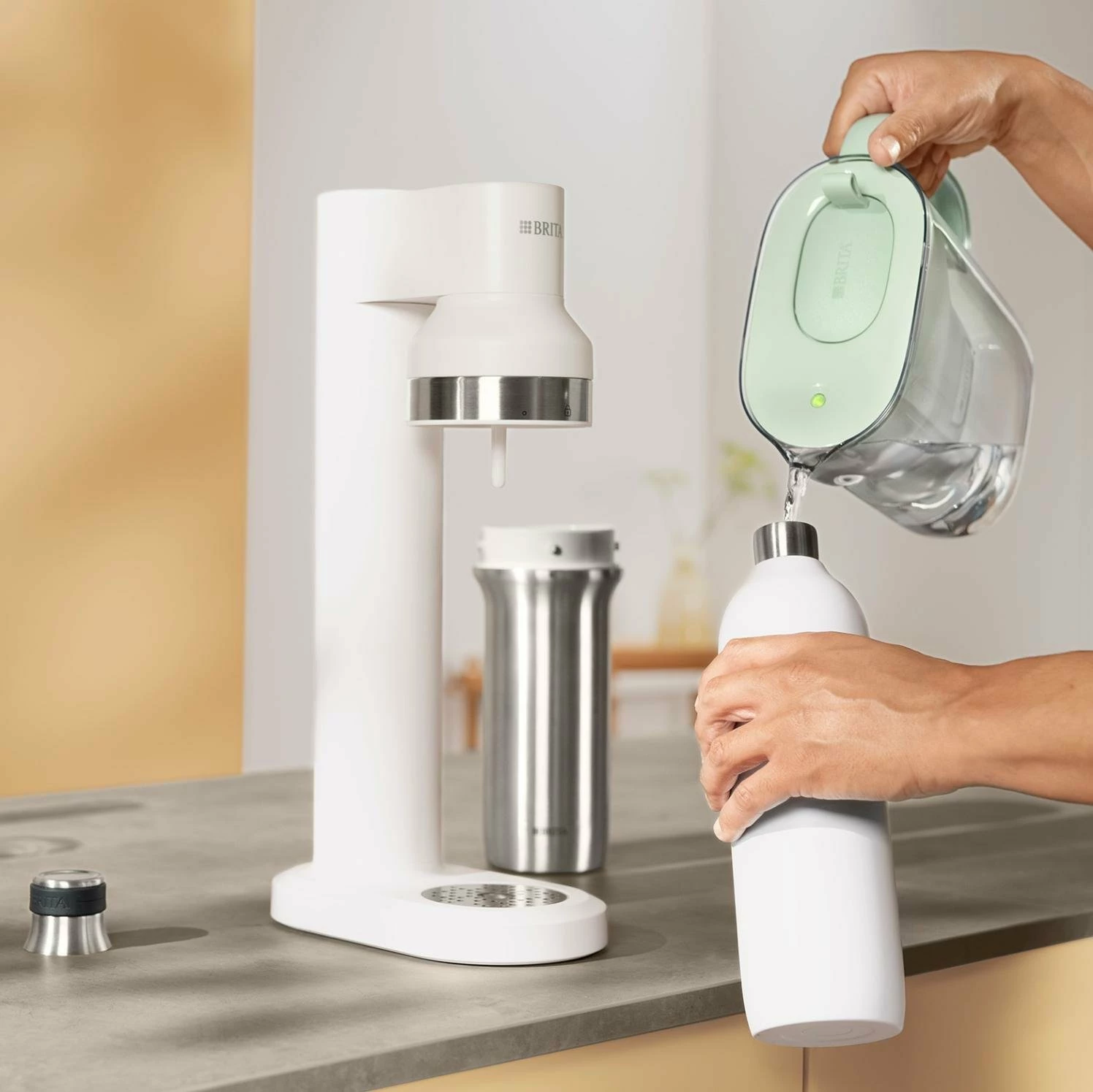 Shishe për karbonator Brita SodaTrio 1 L, çelik inox, e bardhë