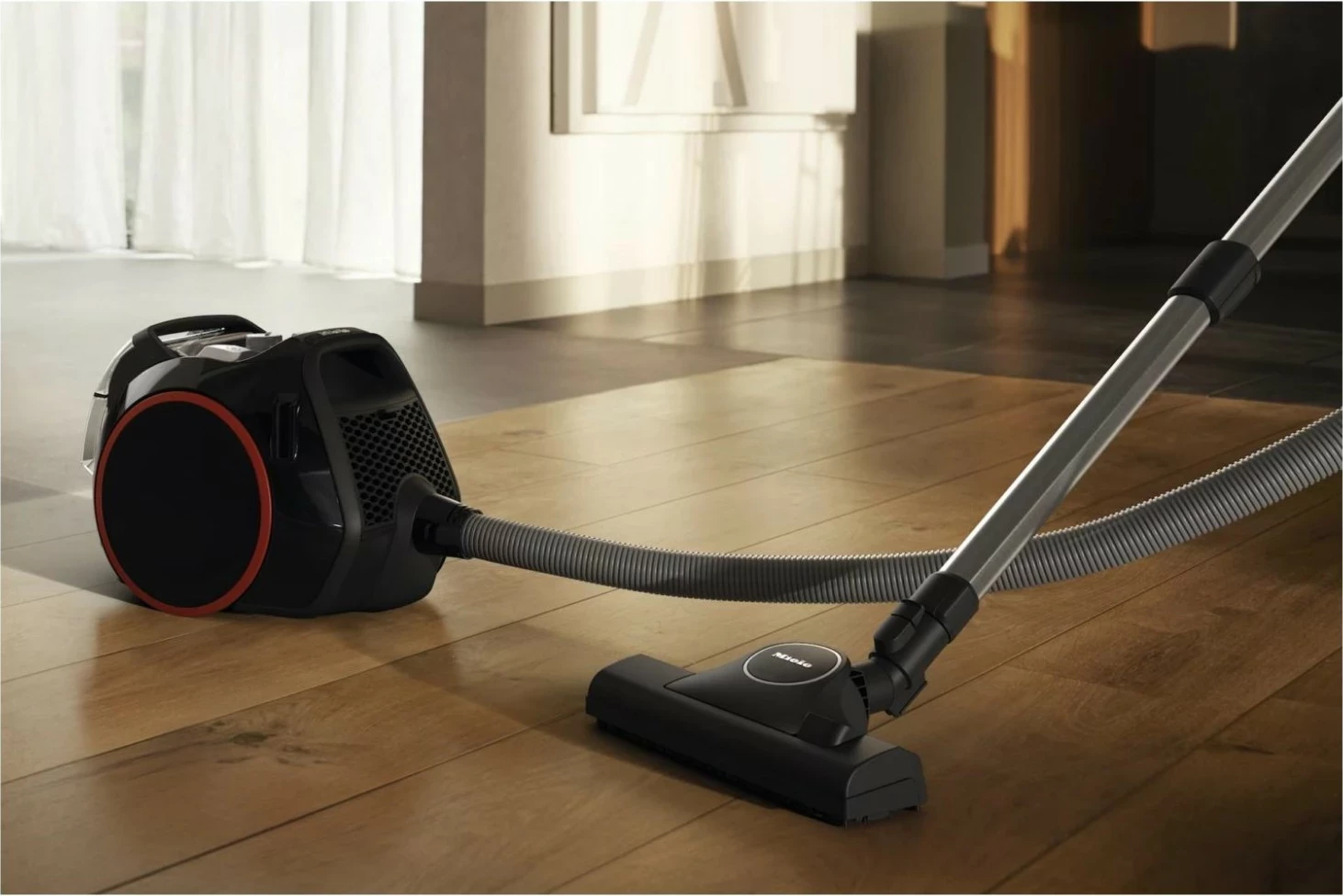 Kasë fshese Miele Boost CX1 125 Active, pa qese, 890W, e zezë