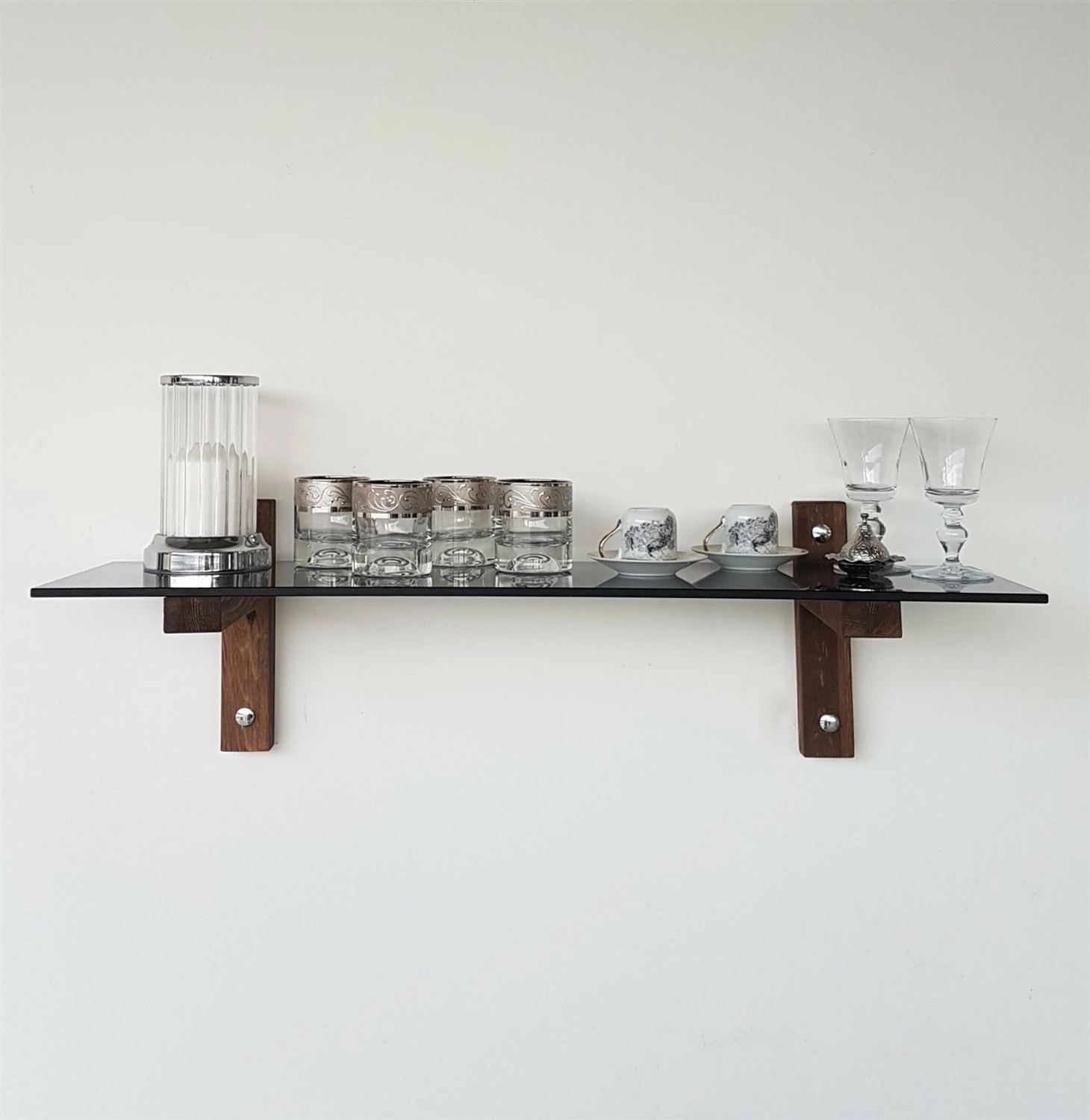 Raft muri Hanah Home, R101, xham i temperuar, kornizë druri, ngjyrë arre dhe fume, 85x25x25cm