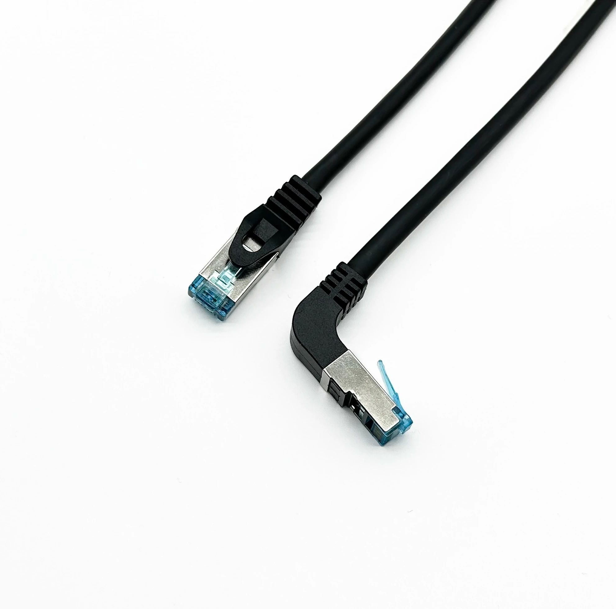 Kabllo rrjetit Cat6A Equip 2m, RJ-45 këndor në drejt, e zezë