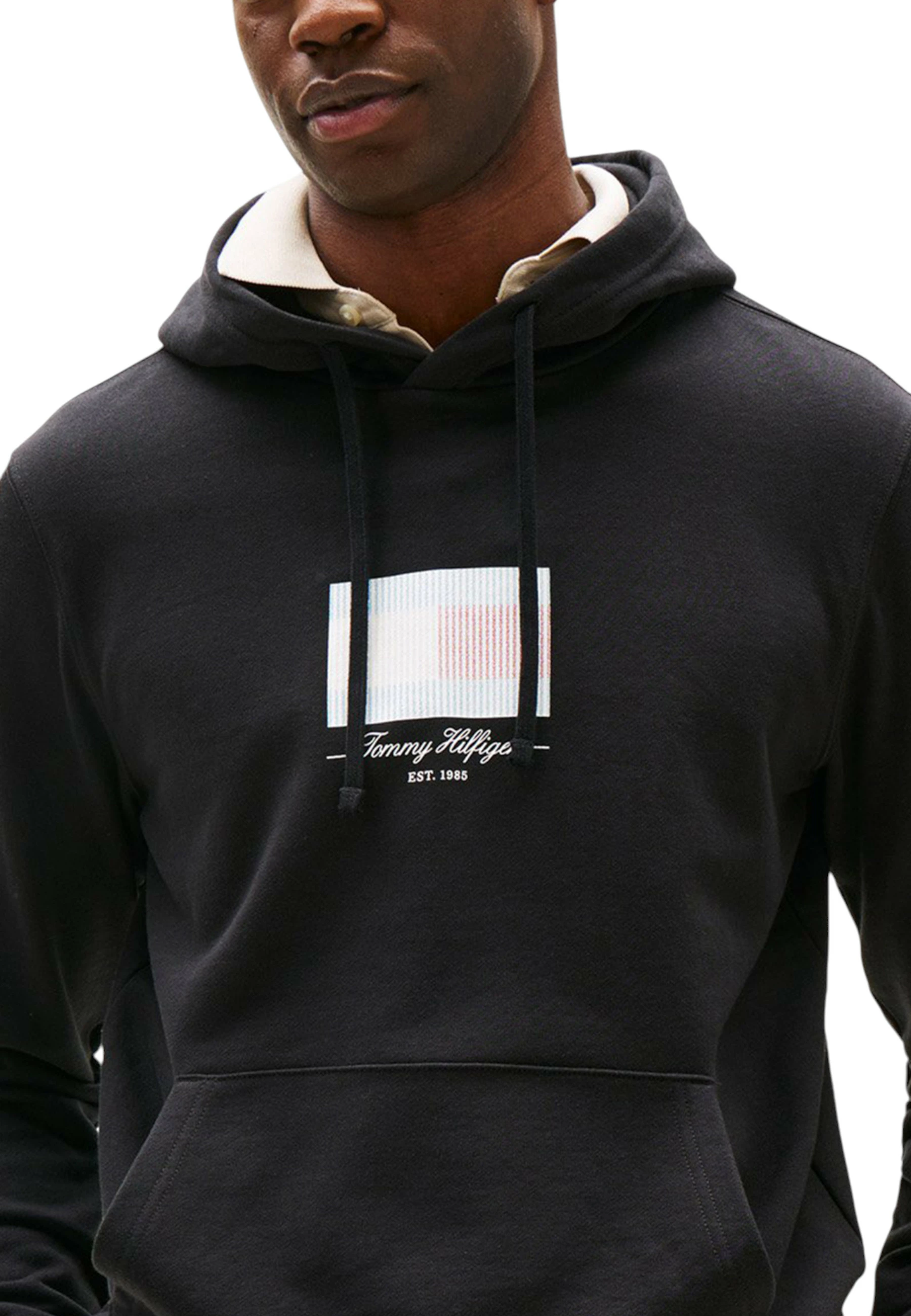 Duks me kapuç për meshkuj Tommy Hilfiger Ithaca Flag MW0MW39377, i zi [Madhësia: XXXL]