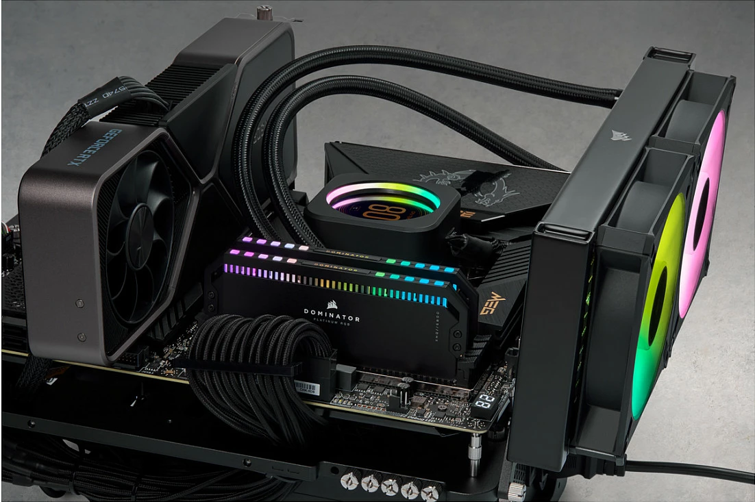 RAM memorje Corsair Dominator Platinum RGB 32GB (2x16GB) DDR5 6400MHz, multingjyrëshe