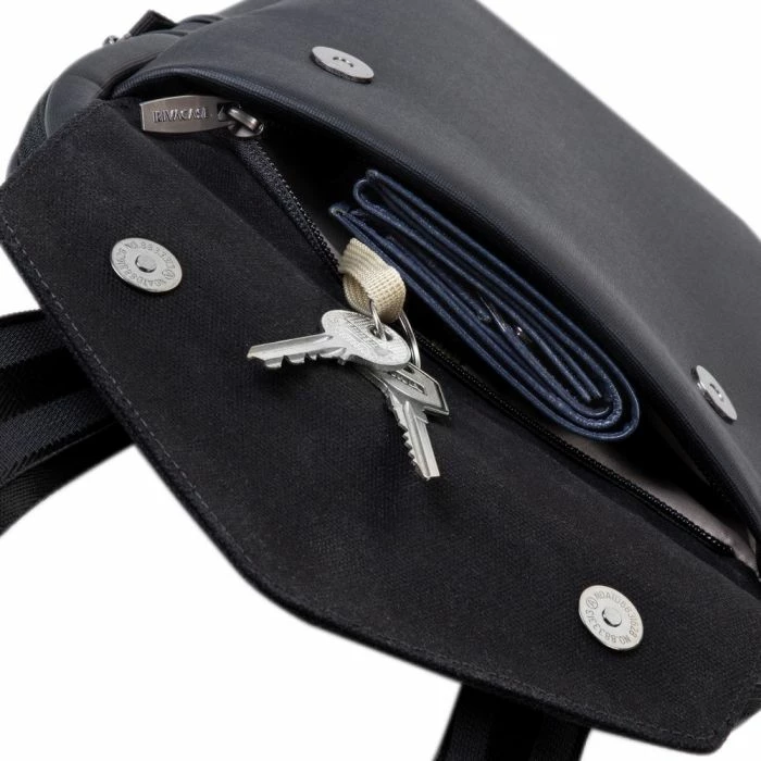 çantë për tablet RivaCase Cardiff 8511, 11\", me rrip krahu, e zezë