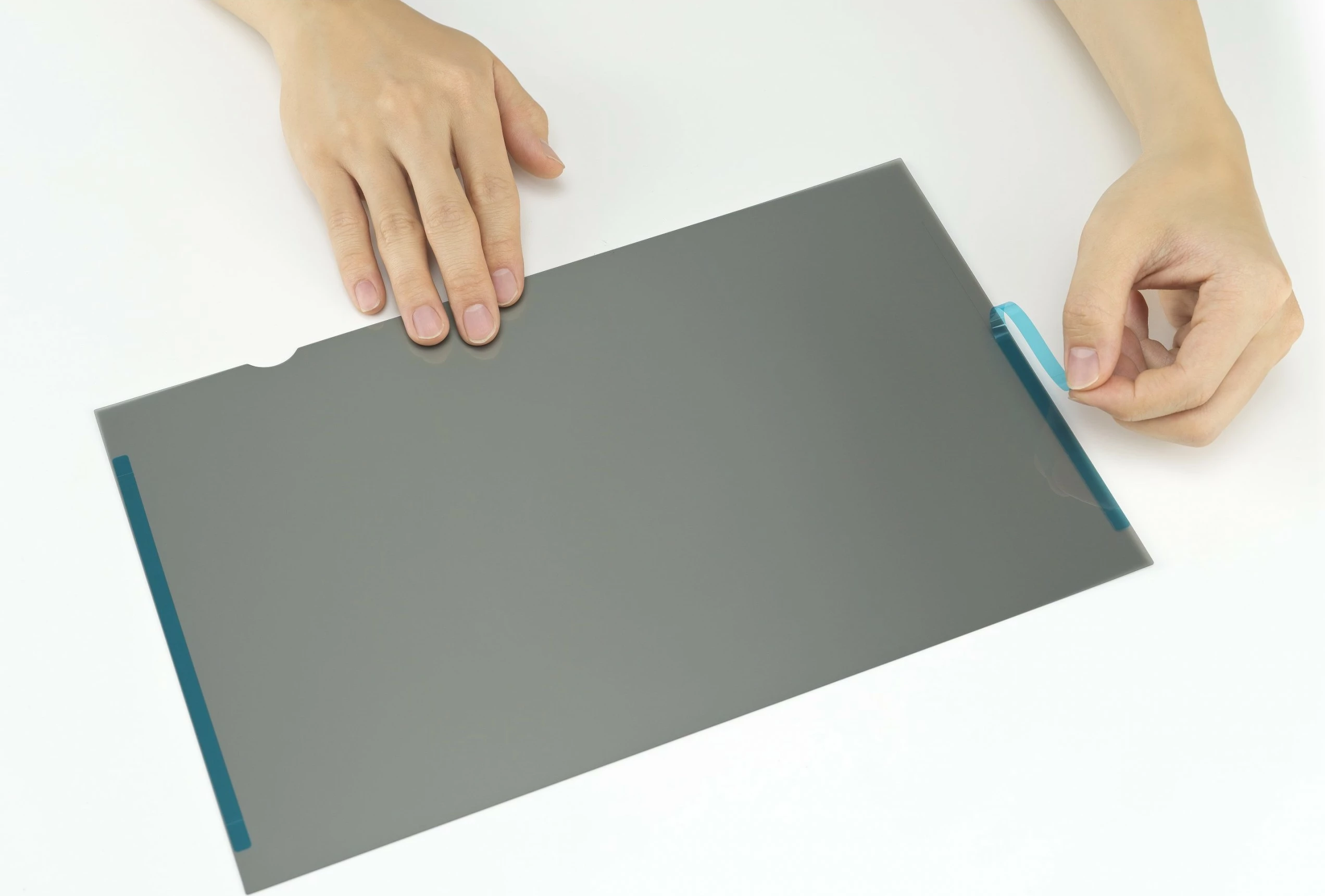 Kit instalimi Kensington Replacement Accessory për privacy screen deri 34 inç, kaltër/bardhë