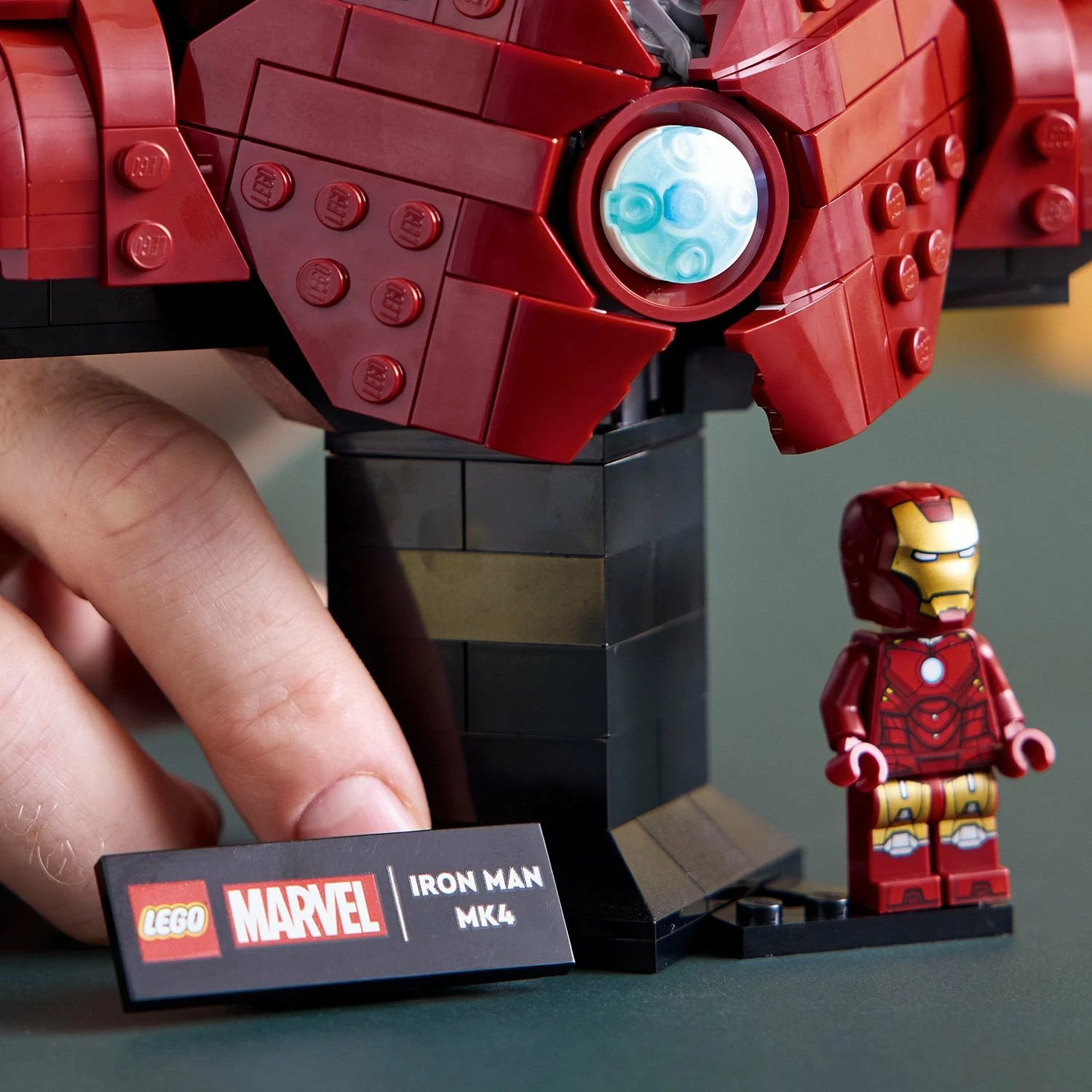 Set LEGO LEGO Marvel Bust of Iron Man MK4 76327, 436 pjesë, kuqe/ari