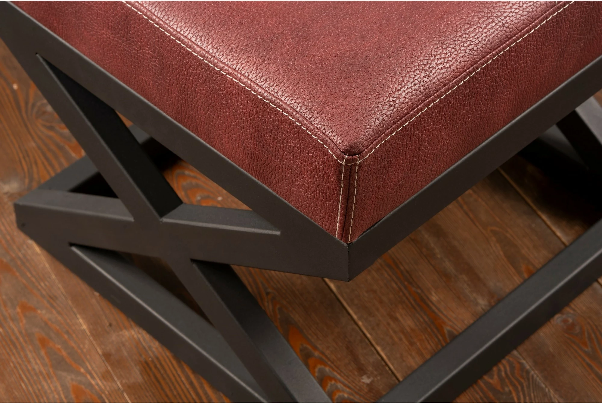 Puf Atelier del Sofa, ngjyrë e kuqe Claret, Krupa