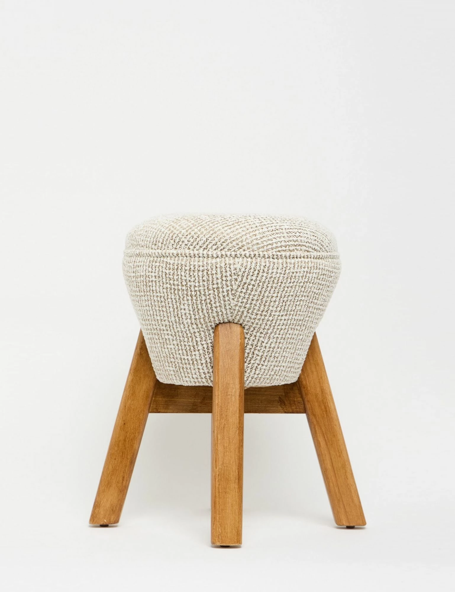 Tufet Hermod, krem dhe arre, Atelier del Sofa