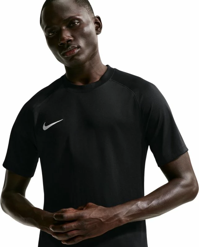 Maicë për meshkuj Nike, e zezë