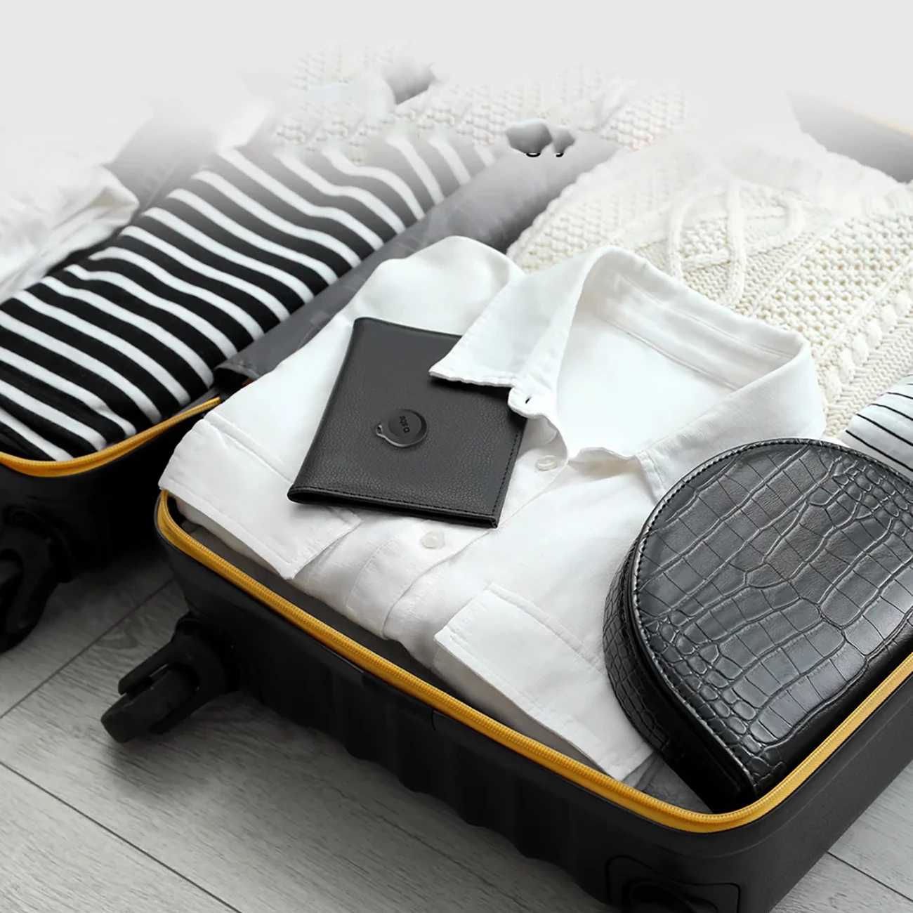 Tracker SBS Track My Circle, i papërshkueshëm nga uji IP65, kompatibil me Apple Find My, i zi