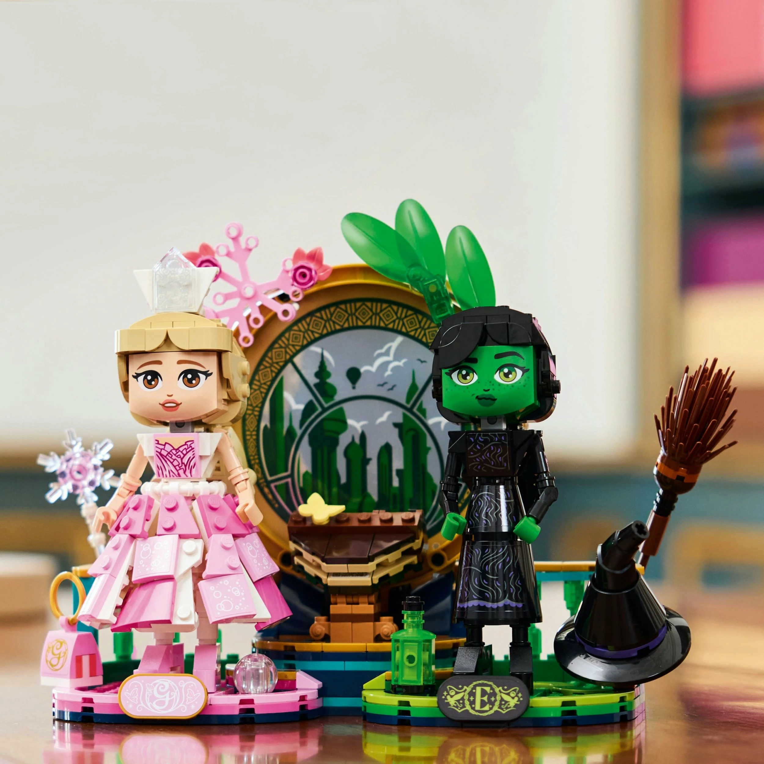 Set ndërtimi LEGO Wicked figurina Elphaba dhe Glinda 75682, 558 copë, 10+