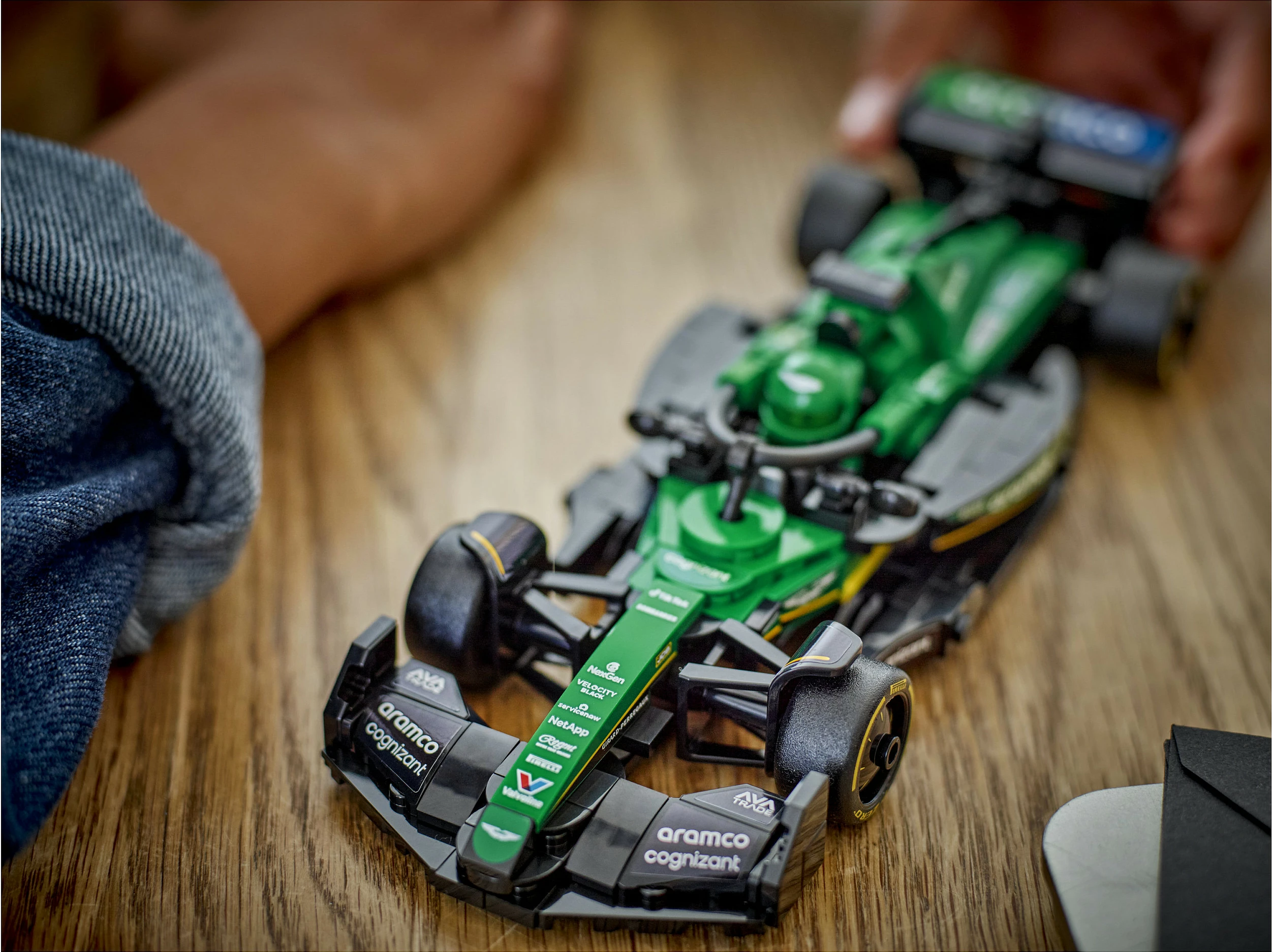 Set ndërtimi LEGO Aston Martin Aramco F1 AMR24, 269 pjesë, shumëngjyrësh