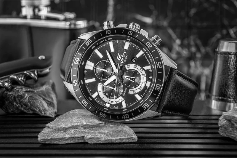 Orë dore për meshkuj CASIO, e zezë