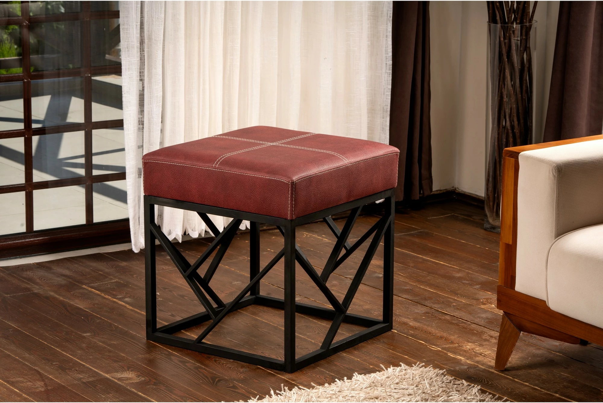 Puf Atelier del Sofa, lëkurë artificiale, ngjyrë e kuqe Claret